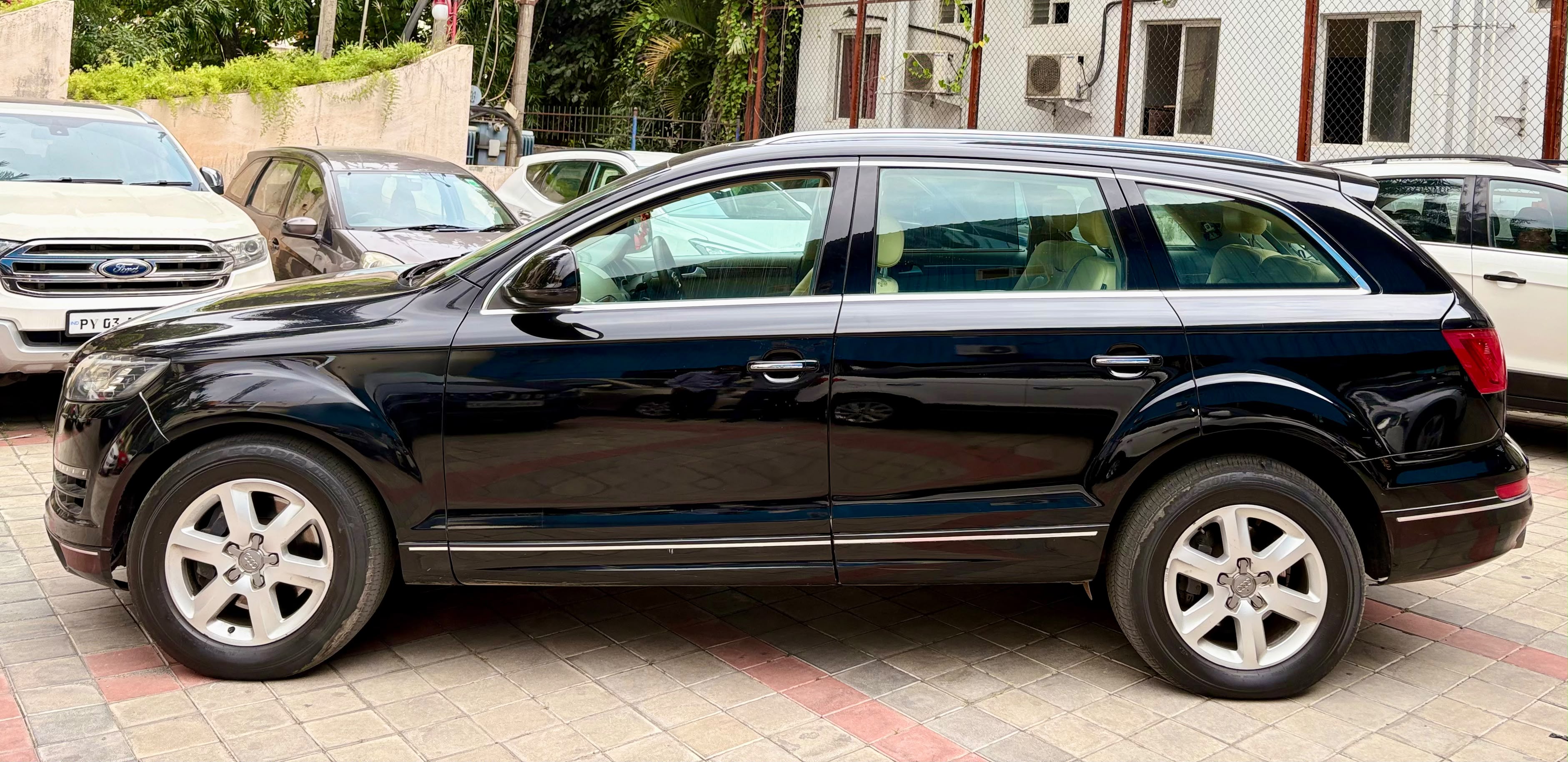 Audi Q7 3.0 TDi Diesel Automatic 2013 Model - Third Owner 3